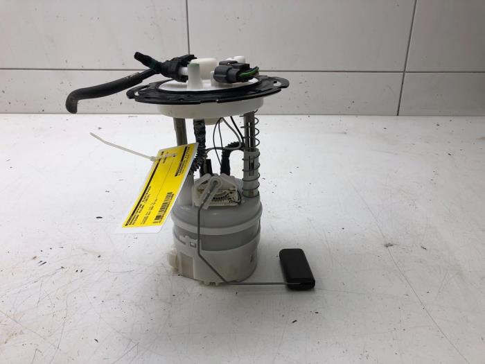 Bomba eléctrica de combustible de un Nissan Micra (K14) 1.0 IG-T 100 2019