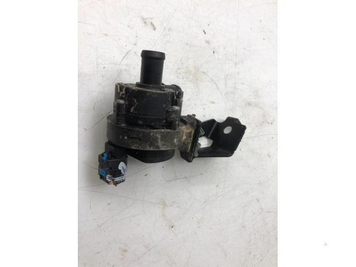 Usagé Pompe à eau Nissan Micra (K14) 1.0 IG-T 100 Prix € 61,95 Règlement à la marge proposé par Wessel Parts & Service B.V.