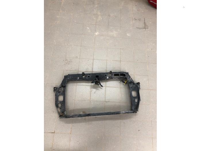 Begagnade Front Kia Stonic (YB) 1.0i T-GDi 12V Pris € 236,25 Marginaltabell erbjuds av Wessel Parts & Service B.V.