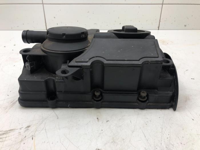 Ventildeckel van een Seat Ibiza IV (6J5) 1.4 TDI 2010