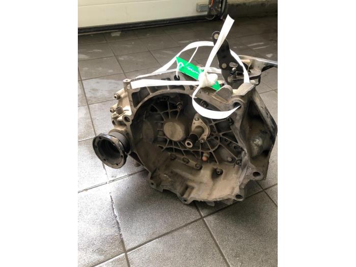 Używane Skrzynia biegów Volkswagen Fox (5Z) 1.2 Cena € 393,75 Procedura marży oferowane przez Wessel Parts & Service B.V.