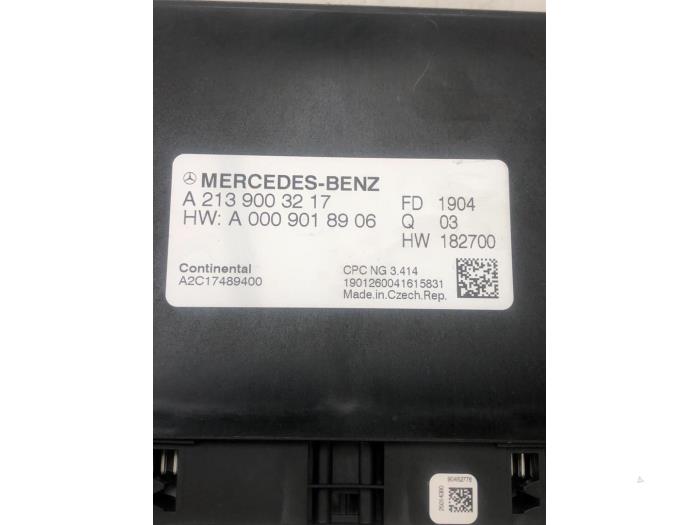 Ordinateur réservoir automatique d'un Mercedes-Benz E (W213) E-220d 2.0 Turbo 16V 2019