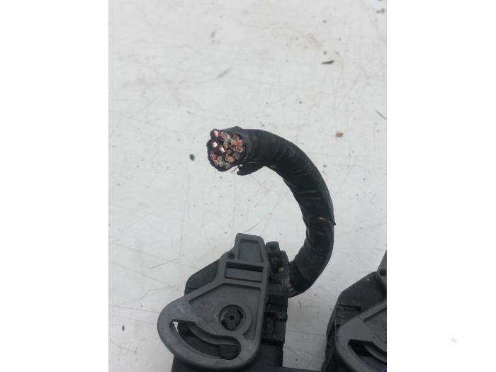 Used Engine management computer Renault Megane II Grandtour (KM) 1.4 16V Price € 61,95 Margin scheme offered by Wessel Parts & Service B.V.