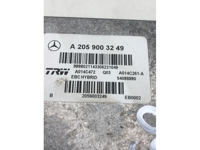 Pompe ABS d'un Mercedes-Benz C Estate (S205) C-300 e 2.0 16V 2021