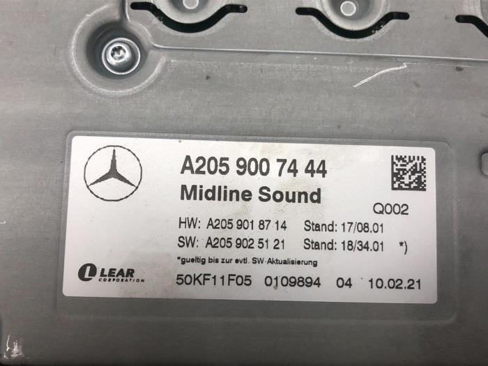 Amplificador de radio de un Mercedes-Benz C Estate (S205) C-300 e 2.0 16V 2021