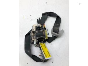 Usagé Tendeur de ceinture droit Kia Stonic (YB) 1.0i T-GDi 12V Prix sur demande proposé par Autobedrijf G.H. Wessel B.V.