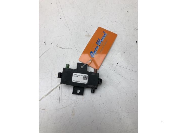 Używane Antena (rózne) Mercedes C Estate (S205) C-300 e 2.0 16V Cena € 51,45 Procedura marży oferowane przez Wessel Parts & Service B.V.