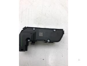 Used Seat heating switch Mercedes C Estate (S205) C-300 e 2.0 16V Price € 29,00 Margin scheme offered by Autobedrijf G.H. Wessel B.V.