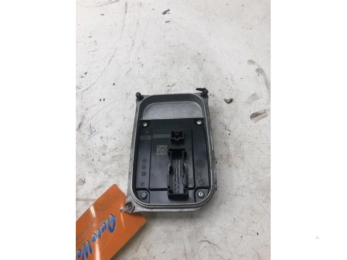Używane Modułowy reflektor LED Mercedes C Estate (S205) C-220d 2.0 Turbo 16V Cena € 156,45 Procedura marży oferowane przez Wessel Parts & Service B.V.