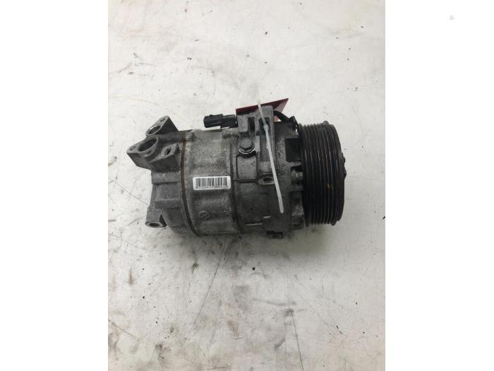 Air conditioning pump from a Opel Movano 2.3 CDTi Biturbo 16V FWD 2021