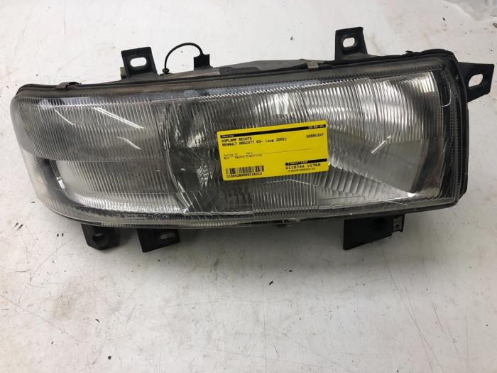 Używane Reflektor prawy Renault Mascott 110.35 Cena € 51,45 Procedura marży oferowane przez Wessel Parts & Service B.V.