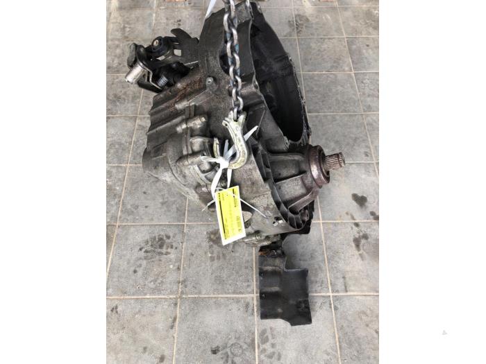Used Gearbox Volkswagen Transporter T5 2.5 TDi Price € 786,45 Margin scheme offered by Wessel Parts & Service B.V.