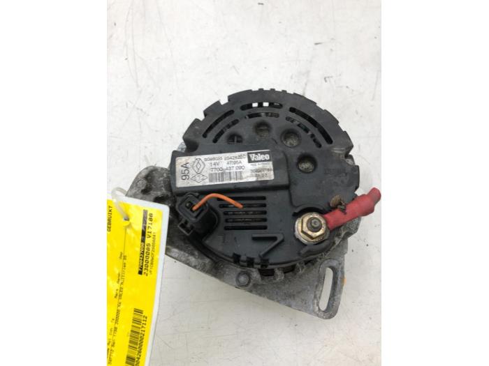 Begagnade Dynamo Renault Clio II (BB/CB) 1.2 16V Pris € 51,45 Marginaltabell erbjuds av Wessel Parts & Service B.V.