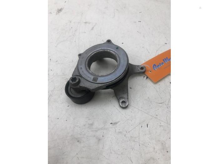 Usados Tensor correa múltiple Mercedes GLB (247.6) 1.3 GLB-200 Turbo 16V Precio € 51,45 Norma de margen ofrecido por Wessel Parts & Service B.V.
