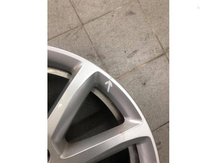 Wheel from a Audi A4 Avant (B8) 2.0 TDI 16V 2015