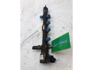 Used Fuel injector nozzle Volkswagen Caddy Combi V (SBB/SBJ) 2.0 TDI BlueMotionTechnology Price € 199,00 Margin scheme offered by Autobedrijf G.H. Wessel B.V.