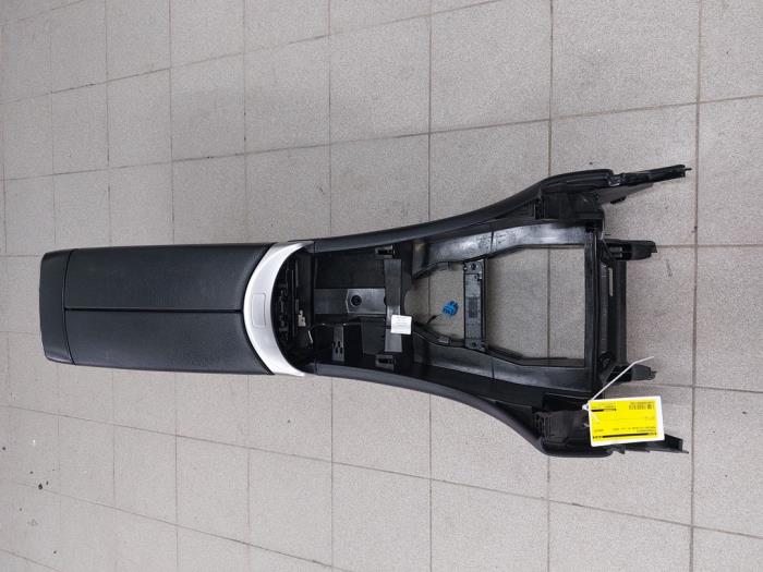 Używane Konsole srodkowe Mercedes GLC (X253) 2.0 C-220d 16V 4-Matic Cena € 523,95 Procedura marży oferowane przez Wessel Parts & Service B.V.