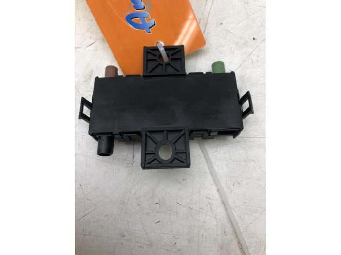 Używane Antena (rózne) Mercedes GLC (X253) 2.0 C-220d 16V 4-Matic Cena € 40,95 Procedura marży oferowane przez Wessel Parts & Service B.V.