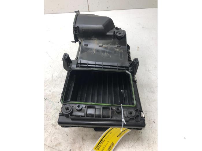 Begagnade Luftfilterhus Mercedes GLC (X253) 2.0 C-220d 16V 4-Matic Pris € 61,95 Marginaltabell erbjuds av Wessel Parts & Service B.V.