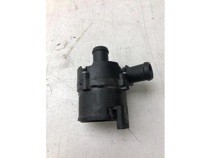 Usagé Pompe à eau Audi Q3 (F3B) 2.0 35 TDI 16V Quattro Prix € 40,95 Règlement à la marge proposé par Wessel Parts & Service B.V.