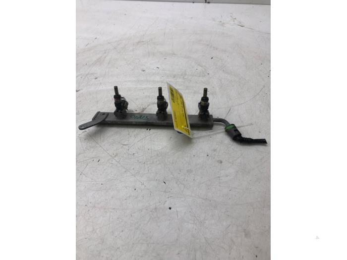 Fuel injector nozzle from a Renault Twingo III (AH) 0.9 Energy TCE 93 12V 2019