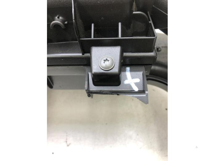 Gebrauchte Luftfiltergehäuse Opel Crossland (X) 1.2 Turbo 12V Preis € 30,45 Margenregelung angeboten von Wessel Parts & Service B.V.