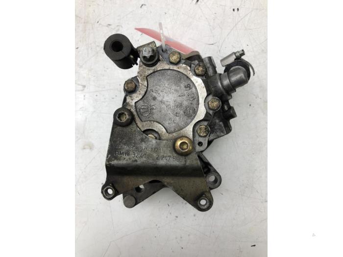 Usagé Pompe de direction Opel Omega B Caravan (21/22/23) Prix € 61,95 Règlement à la marge proposé par Wessel Parts & Service B.V.