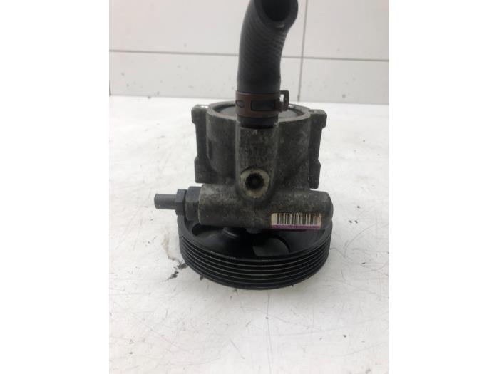 Usagé Pompe de direction Renault Laguna II Grandtour (KG) 1.8 16V Prix € 40,95 Règlement à la marge proposé par Wessel Parts & Service B.V.