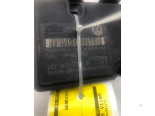 Używane Pompa ABS Volkswagen Caddy III (2KA,2KH,2CA,2CH) 1.9 TDI Cena € 59,00 Procedura marży oferowane przez Autobedrijf G.H. Wessel B.V.