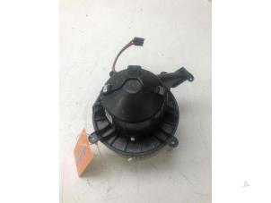Used Heating and ventilation fan motor Mercedes Vito (447.6) 2.0 114 CDI 16V Price € 49,00 Margin scheme offered by Autobedrijf G.H. Wessel B.V.