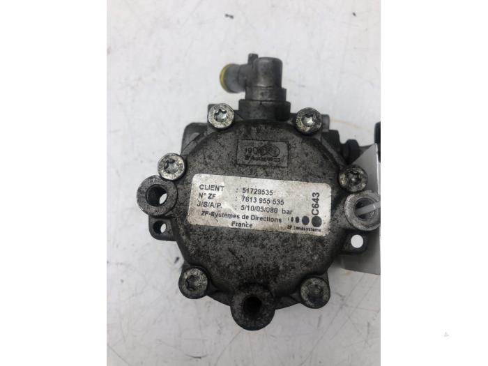 Usagé Pompe de direction Fiat Doblo Cargo (223) 1.3 JTD 16V Multijet Prix € 51,45 Règlement à la marge proposé par Wessel Parts & Service B.V.