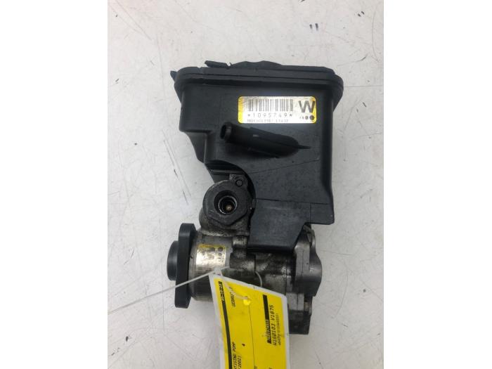 Usagé Pompe de direction BMW 5 serie Touring (E39) Prix € 72,45 Règlement à la marge proposé par Wessel Parts & Service B.V.