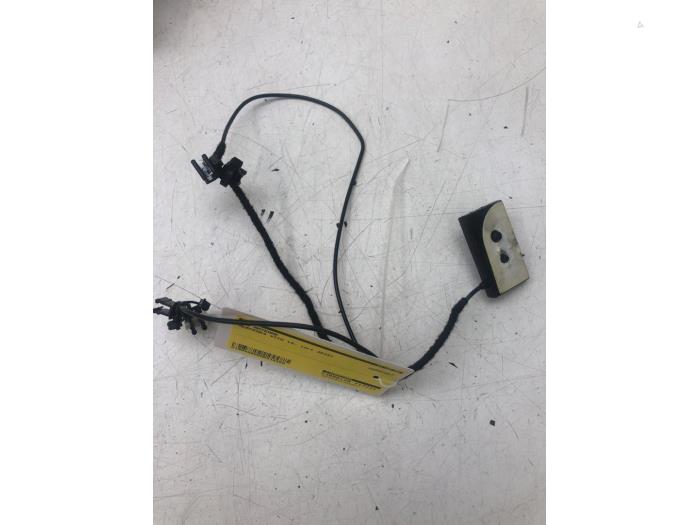 Używane Antena GPS Mercedes V (447.8) 2.1 250 BlueTEC, 250 d 16V 4-Matic Cena € 61,95 Procedura marży oferowane przez Wessel Parts & Service B.V.