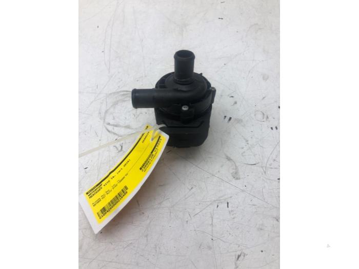 Begagnade Vattenpump Mercedes V (447.8) 2.1 250 BlueTEC, 250 d 16V 4-Matic Pris € 51,45 Marginaltabell erbjuds av Wessel Parts & Service B.V.