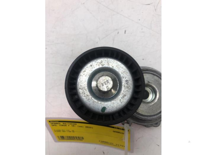 Usados Rodillo tensor correa múltiple Opel Corsa F (UB/UH/UP) 1.2 12V 75 Precio € 51,45 Norma de margen ofrecido por Wessel Parts & Service B.V.