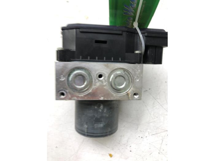 ABS Pumpe Volkswagen Passat Variant (365), 2010 / 2015 2.0 TDI 16V 140, Kombi/o, Diesel, 1.968cc, 103kW (140pk), FWD, CFFB, 2010-08 / 2014-12 (Gebraucht)