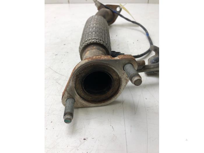 Exhaust front section from a Kia Stonic (YB) 1.2 MPI 16V 2019