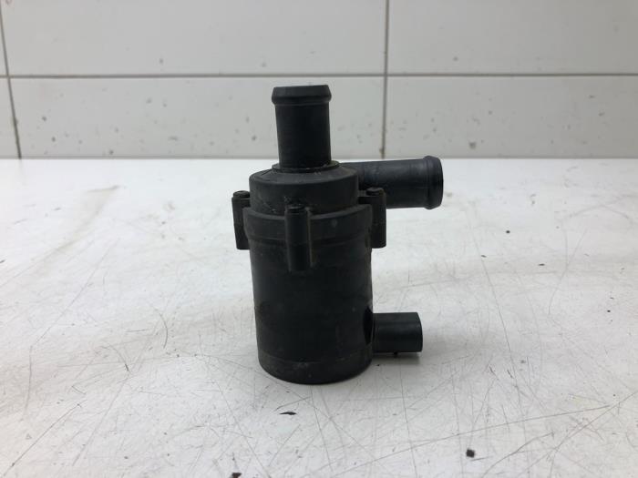 Usagé Pompe à eau Volvo V40 (MV) 1.6 T2 GTDi 16V Prix € 40,95 Règlement à la marge proposé par Wessel Parts & Service B.V.