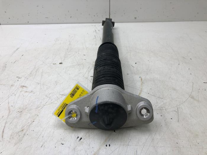 Rear shock absorber, right from a Kia Sportage (QL) 1.6 GDI 16V 4x2 2019