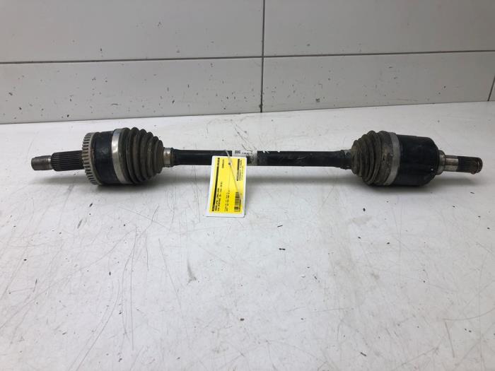 Front drive shaft, left from a Kia Sportage (QL) 1.6 GDI 16V 4x2 2019