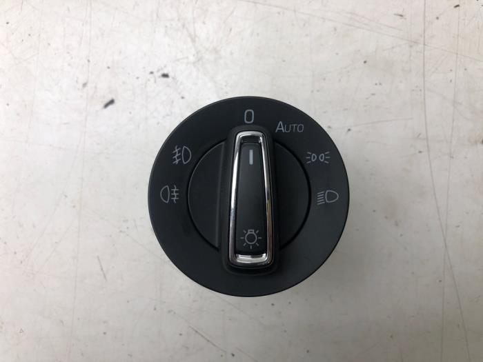 Interruptor de luz de un Skoda Superb (3V3) 2.0 TDI 2019