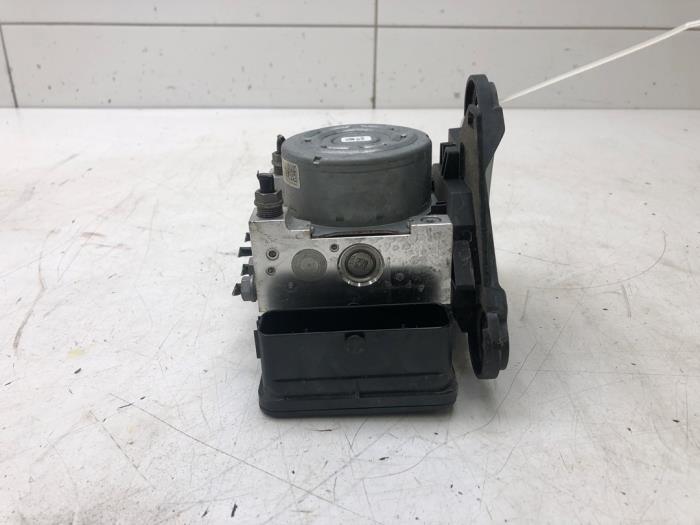 Usagé Pompe ABS Skoda Superb (3V3) 2.0 TDI Prix € 261,45 Règlement à la marge proposé par Wessel Parts & Service B.V.