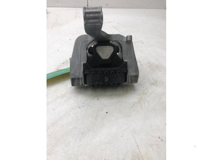 Used Engine mount Skoda Superb (3V3) 2.0 TDI Price € 72,45 Margin scheme offered by Wessel Parts & Service B.V.