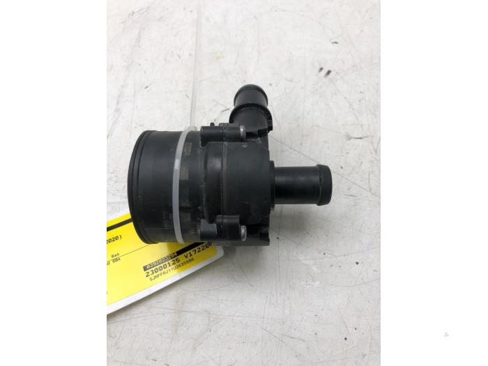 Usagé Pompe à eau Nissan Qashqai (J11) Prix € 51,45 Règlement à la marge proposé par Wessel Parts & Service B.V.