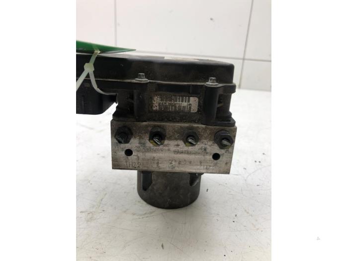 Gebrauchte ABS Pumpe Audi A4 Avant (B7) 2.0 TDI Preis € 72,45 Margenregelung angeboten von Wessel Parts & Service B.V.