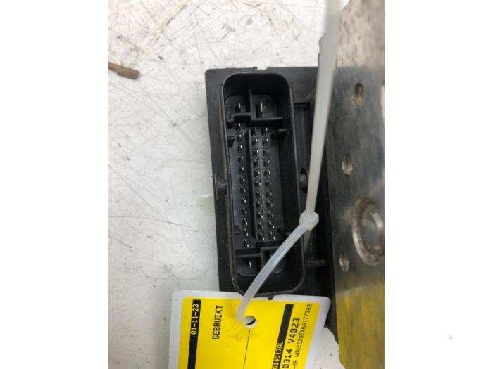 Usagé Pompe ABS Audi A4 Avant Quattro (B7) 3.0 TDI V6 24V Prix € 78,75 Règlement à la marge proposé par Wessel Parts & Service B.V.