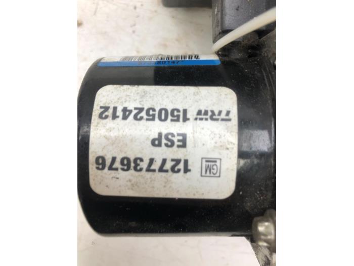 Usagé Pompe ABS Opel Vectra II 3.0 V6 CDTI 24V Prix € 82,95 Règlement à la marge proposé par Wessel Parts & Service B.V.