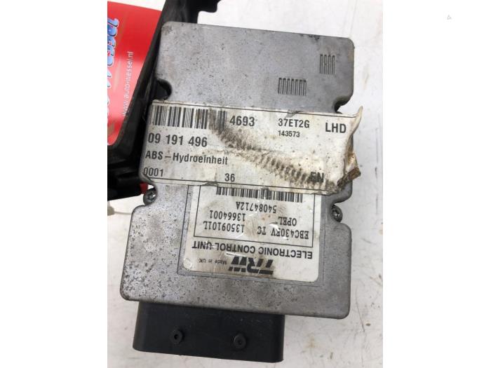 Używane Pompa ABS Opel Vectra C Caravan 2.2 DTI 16V Cena € 40,95 Procedura marży oferowane przez Wessel Parts & Service B.V.