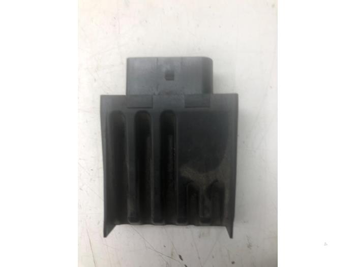 Usagé Module pompe carburant Skoda Superb (3V3) 2.0 TDI Prix € 40,95 Règlement à la marge proposé par Wessel Parts & Service B.V.