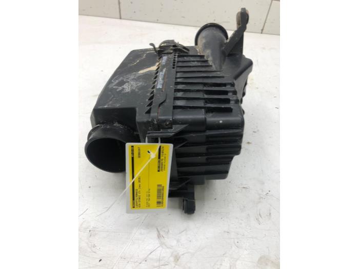 Begagnade Luftfilterhus Kia Stonic (YB) 1.0i T-GDi 12V Pris € 51,45 Marginaltabell erbjuds av Wessel Parts & Service B.V.
